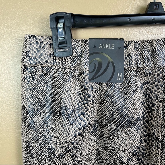 NEW Snakeskin Versona Pants Women's Size Medium - Picture 7 of 13